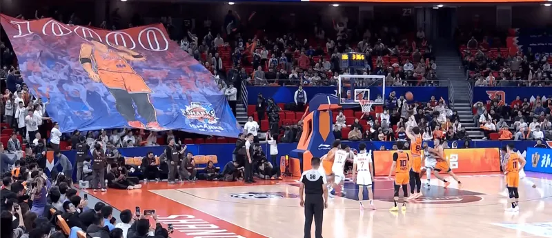 kaiyun安全登录-里程碑！王哲林2+1打进得到10000分，罚球时现场球迷高喊MVP